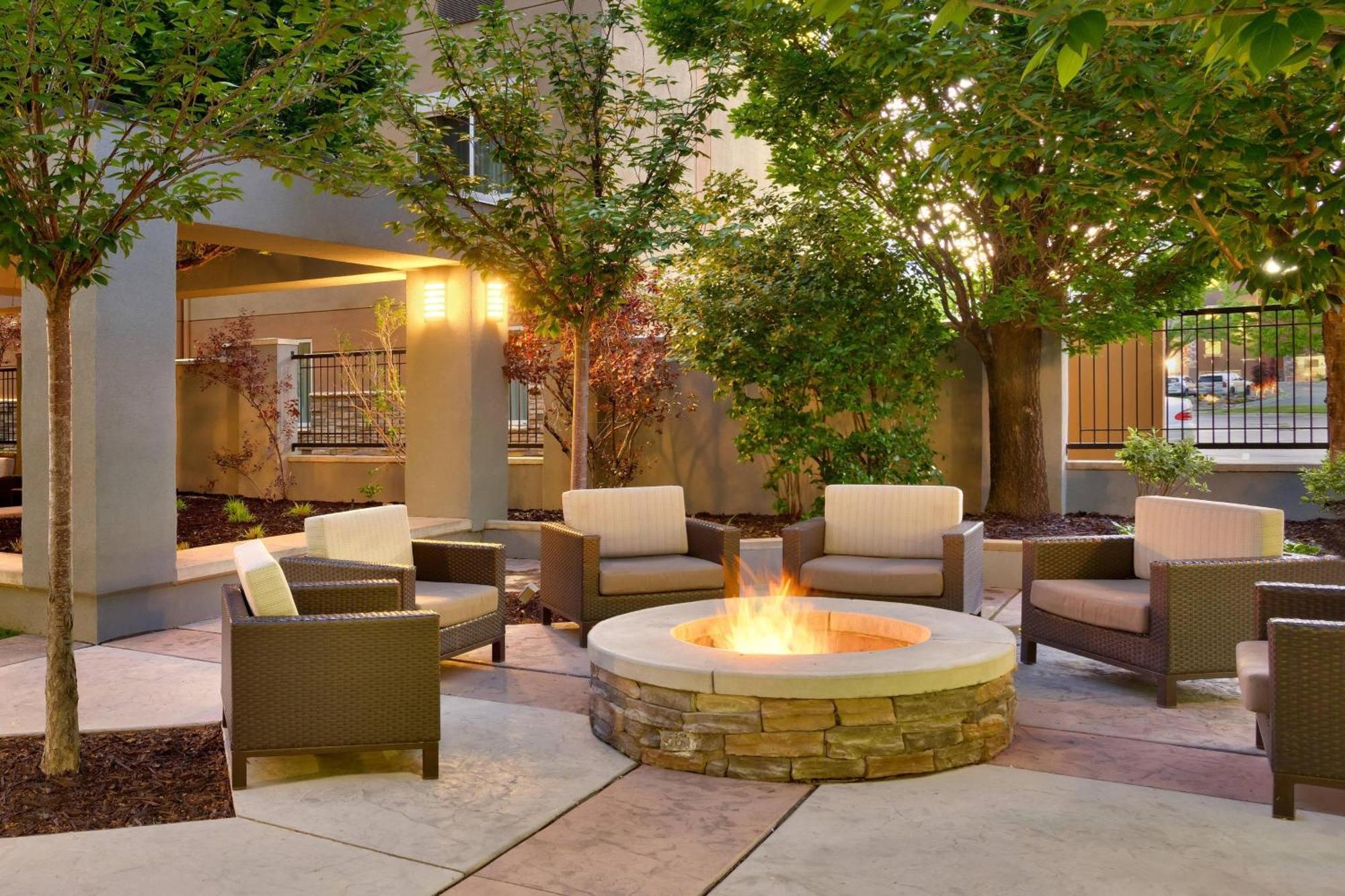 Courtyard By Marriott Salt Lake City Sandy Exterior photo